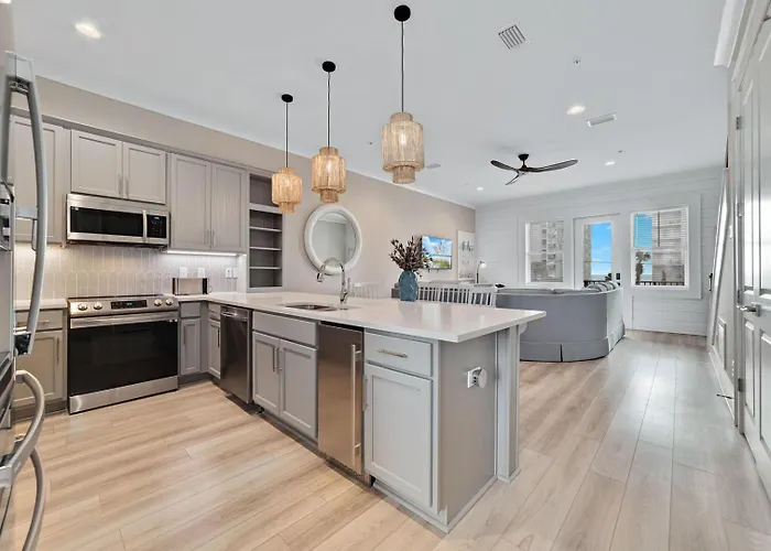 New Listing! Luxury Home, Sleeps 10 W/ Shared Pool Holiday home Gulf Shores