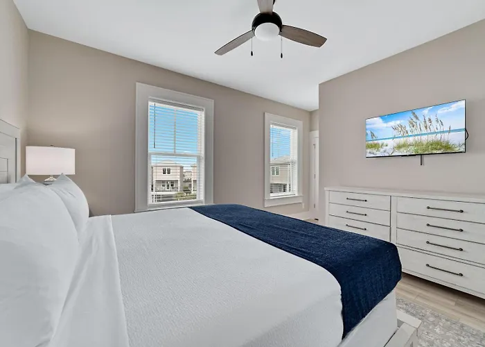 Holiday home New Listing! Luxury Home, Sleeps 10 W/ Shared Pool Gulf Shores
