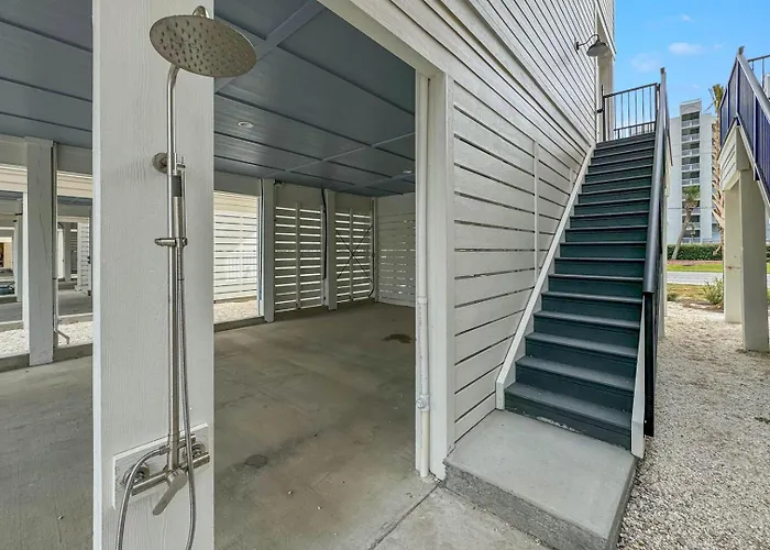 New Listing! Luxury Home, Sleeps 10 W/ Shared Pool Gulf Shores