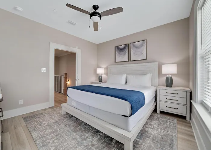 New Listing! Luxury Home, Sleeps 10 W/ Shared Pool * Gulf Shores