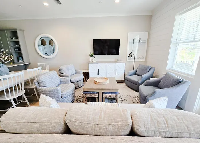 New Listing! Luxury Home, Sleeps 10 W/ Shared Pool Holiday home Gulf Shores