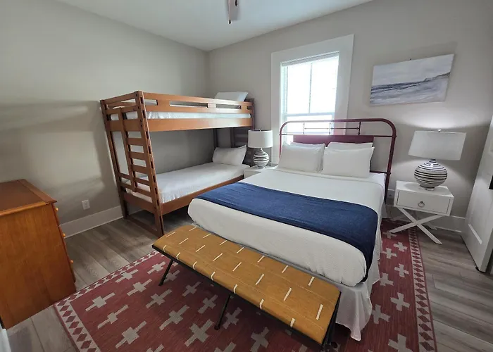 New Listing! Luxury Home, Sleeps 10 W/ Shared Pool * Gulf Shores