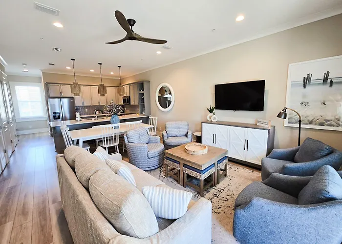 New Listing! Luxury Home, Sleeps 10 W/ Shared Pool